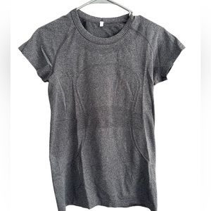 LULULEMON Run: Swiftly Tech Short Sleeve Paisley Heathered Black Shirt Size 8